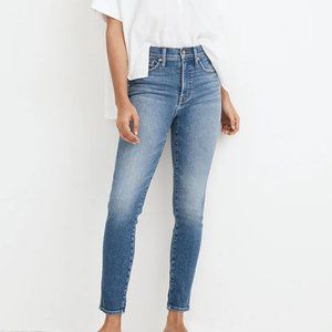 10" High-Rise Skinny Crop Jeans in Sheffield Wash